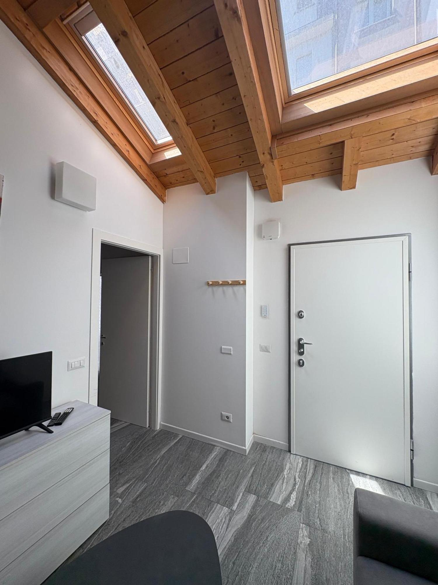 Essential Apartment Sesto San Giovanni Bagian luar foto